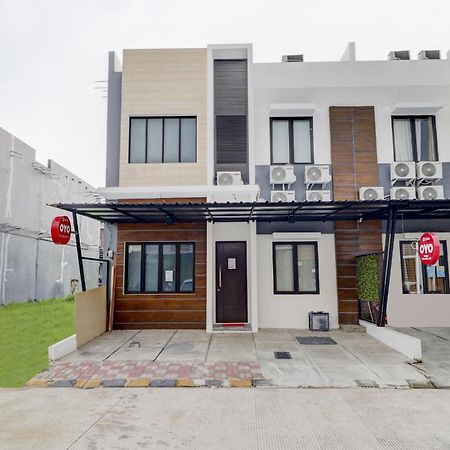 Oyo 90215 Ada Residence Telukjambe Εξωτερικό φωτογραφία