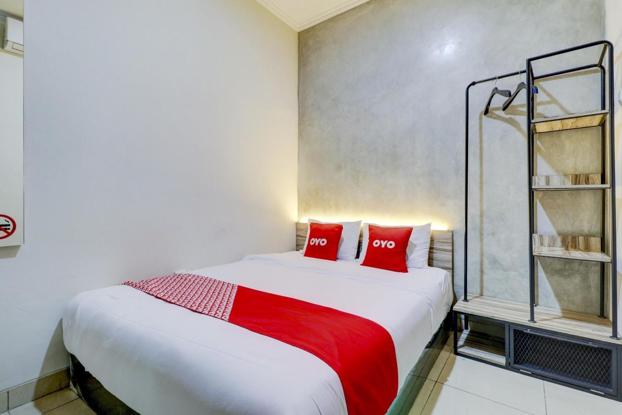Oyo 90215 Ada Residence Telukjambe Εξωτερικό φωτογραφία