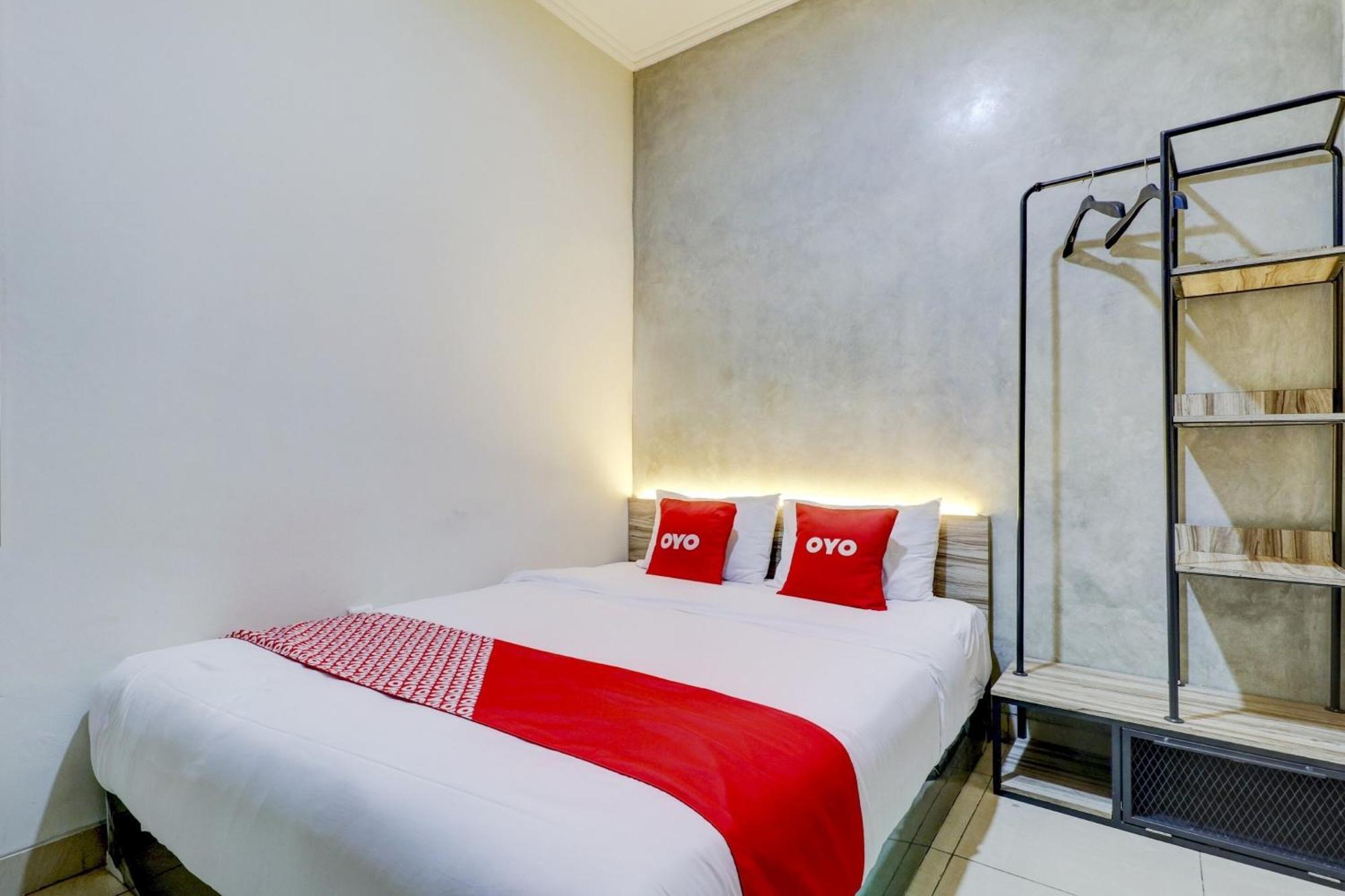 Oyo 90215 Ada Residence Telukjambe Εξωτερικό φωτογραφία