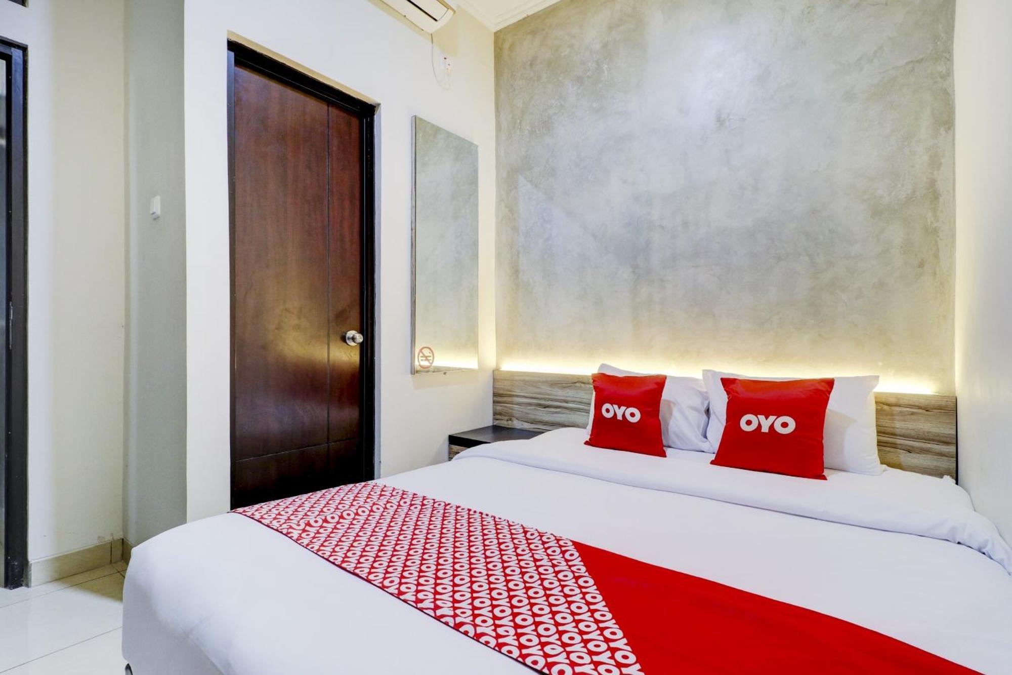 Oyo 90215 Ada Residence Telukjambe Εξωτερικό φωτογραφία