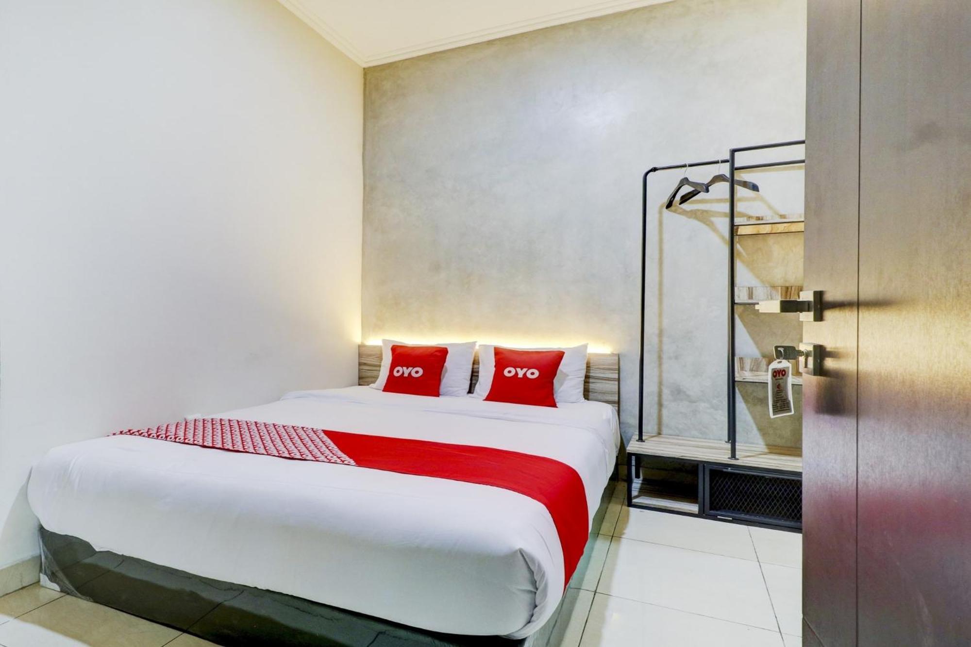 Oyo 90215 Ada Residence Telukjambe Εξωτερικό φωτογραφία